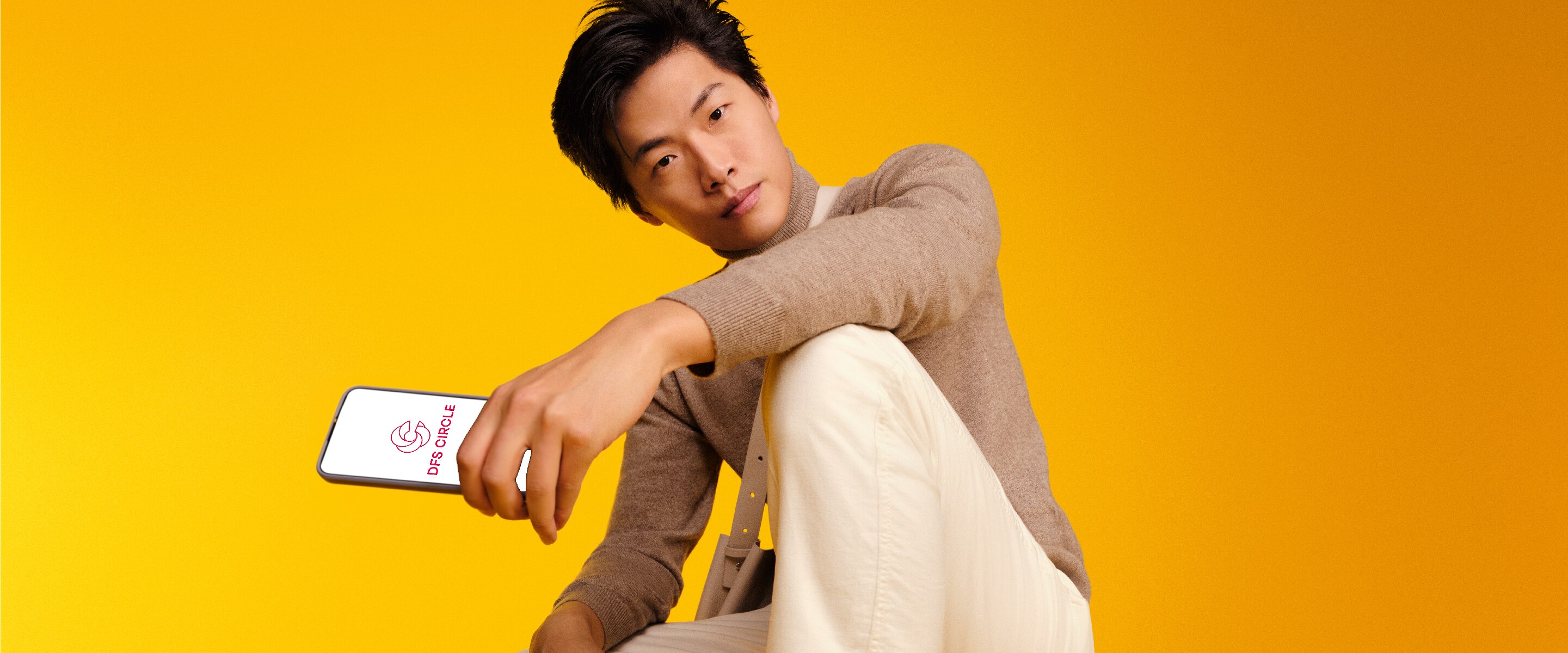 Summer24_Supporting_image_CIRCLE-model_only_lores_2880x1200_WH-desktop_banner_MAC.jpg