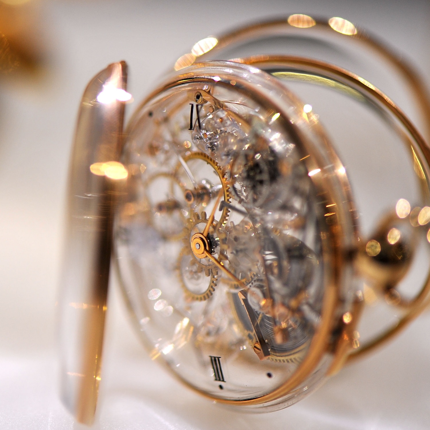 dfscom_MOT_Editorial_stories_global_202211_Inner_Workings_of_Time_04.png