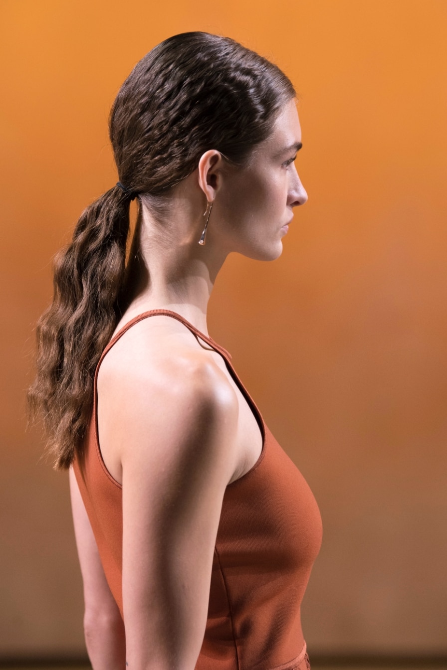dfscom_stories_global_202205_May_4-Trending-Hairstyles-To-Try-This-Summer_Textured-low-pony.jpg