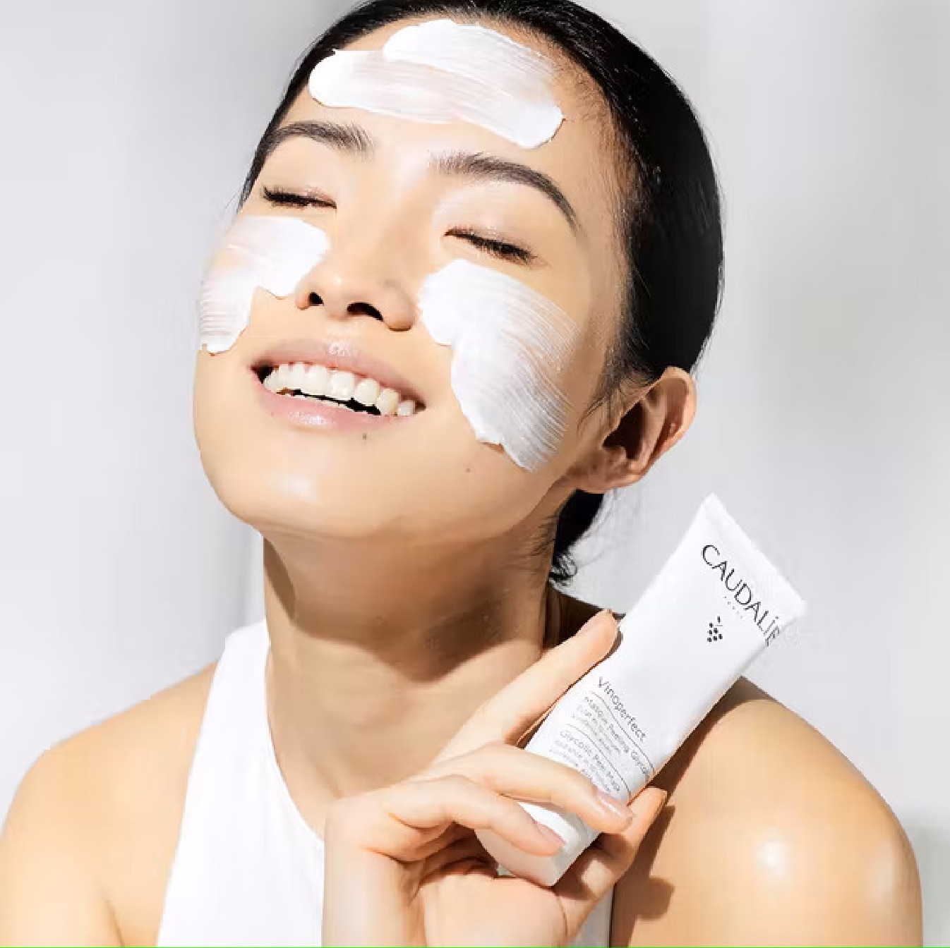 dfscom_stories_global_202206_The-Complete-Guide-to-Skincare-Masks_peel-off-mask.jpg
